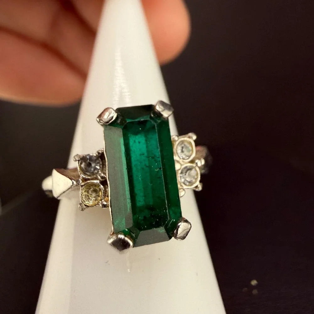 Vintage Avon Cocktail Ring Silver Tone Green READ Adjustable Size 6.5